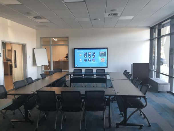 Training room, rectangular table and interactive whiteboard