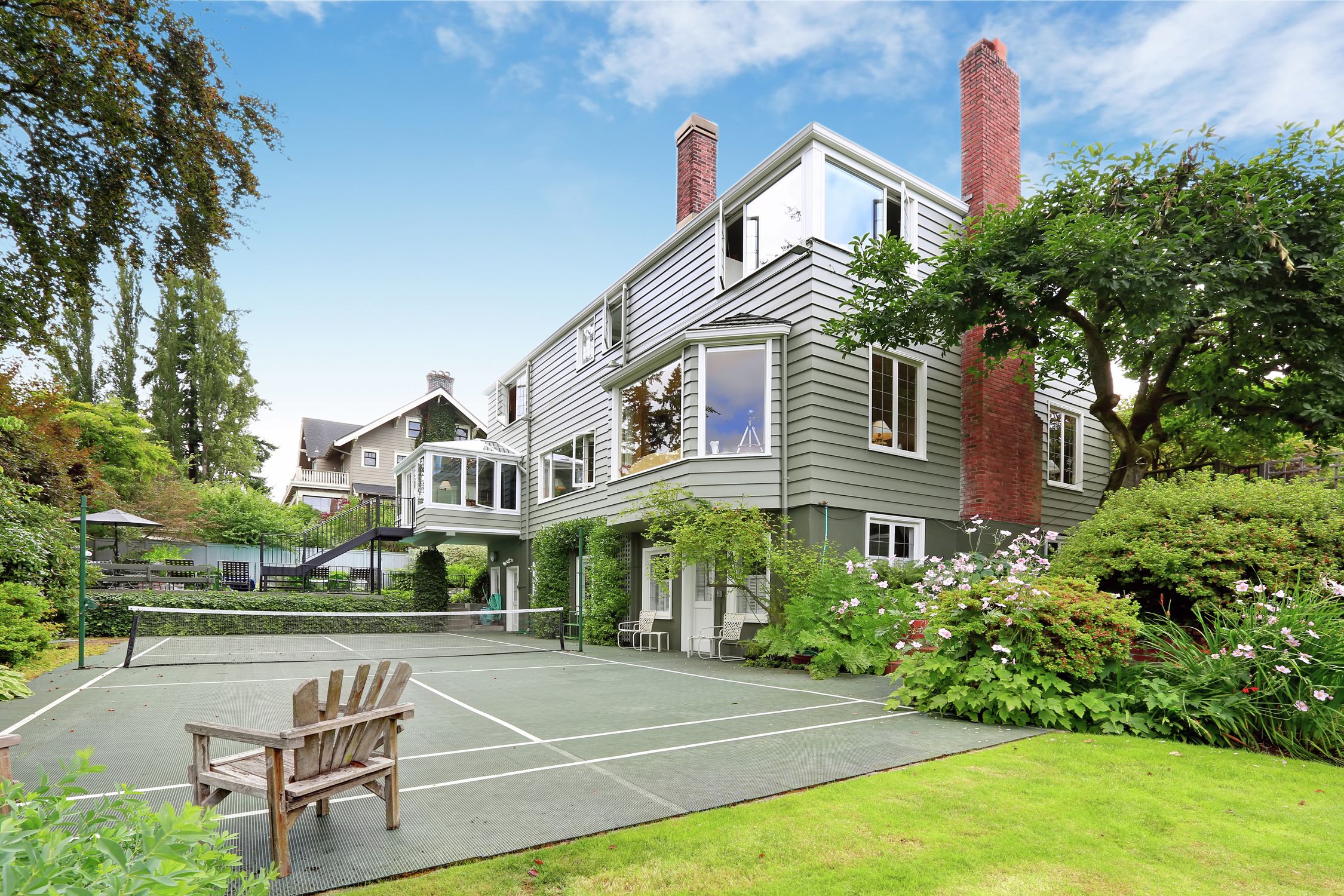 Outdoor tennis court, green yard, backyard