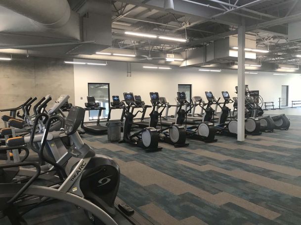 Gym with eliptical machines and carpet